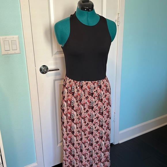 Bishuige Dresses & Skirts - Loft Outlet Halter top maxi dress